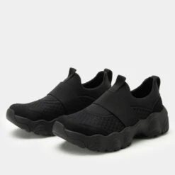 Sleek Joy Black Out Shoe
